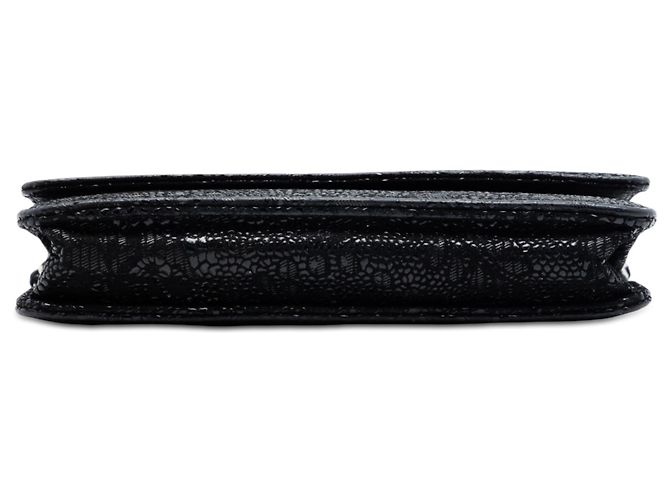 Wallet On Chain Carteira Chanel Black CC Lace Overlay Goatskin com Corrente Preto - vista 3