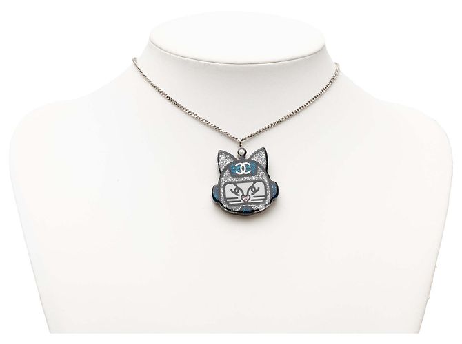Collana con pendente Robot Cat in ottone argentato, resina, strass e perle finte Chanel Argento - vista 6