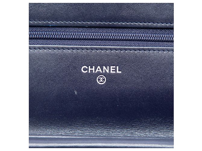 Wallet On Chain Portafoglio con catena Chanel Blue Quilted Shiny Aged Calfskin Reissue 2.55 Blu navy - vista 5