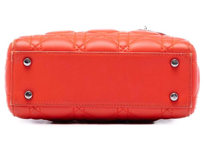 Lady Dior Mini in agnello cannage arancione di Dior - vista 3