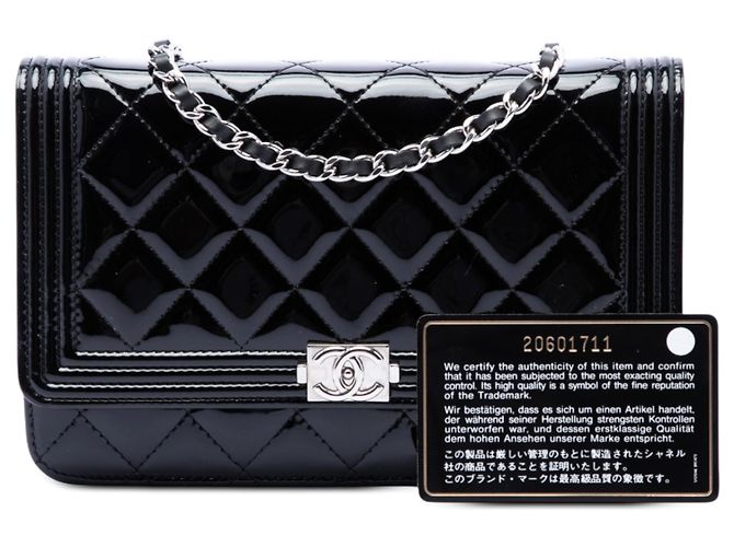 Carteira Boy Chanel preta acolchoada em verniz com corrente Preto - vista 7