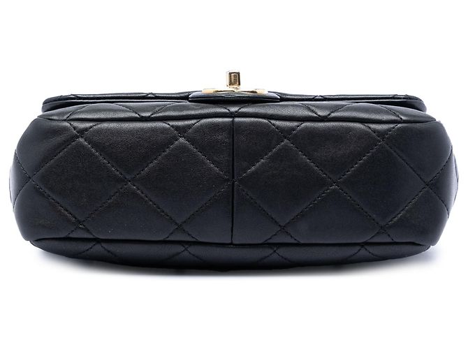 Chanel Black Small Quilted Lambskin Round Top Handle Flap Nero - vista 3