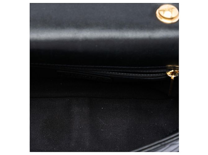 Chanel Black Small Quilted Lambskin Round Top Handle Flap Nero - vista 4