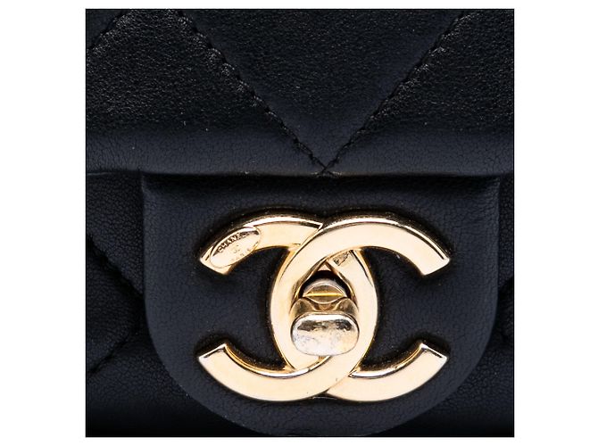 Chanel Black Small Quilted Lambskin Round Top Handle Flap Nero - vista 5