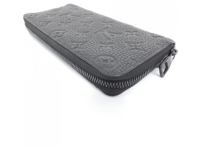 Carteira Zippy em Taurillon Monogram Louis Vuitton Preto - vista 2
