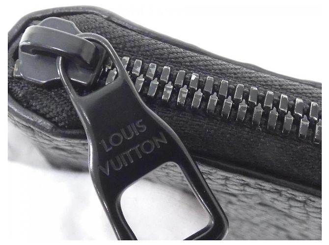 Carteira Zippy em Taurillon Monogram Louis Vuitton Preto - vista 3