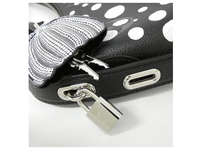 Borsa a tracolla Louis Vuitton Monogram Empreinte Marshmallow PM Nero - vista 3