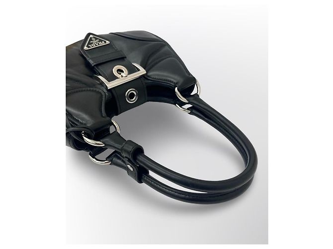 Prada Moon Re-Edition 2002 Handtasche aus schwarzem Leder - Ansicht 20