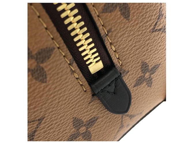Neceser Louis Vuitton Monogram Reverse Locker Dopp Kit Castaño - vista 4