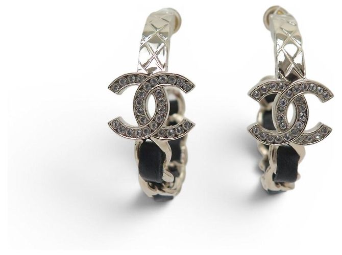 NUOVI ORECCHINI A CERCHIO CHANEL LOGO CC E PELLE INTESTATA D'oro - vista 2