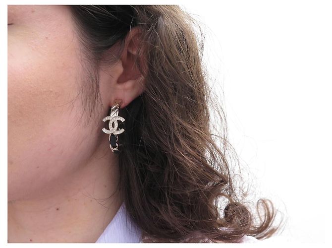 NUOVI ORECCHINI A CERCHIO CHANEL LOGO CC E PELLE INTESTATA D'oro - vista 9