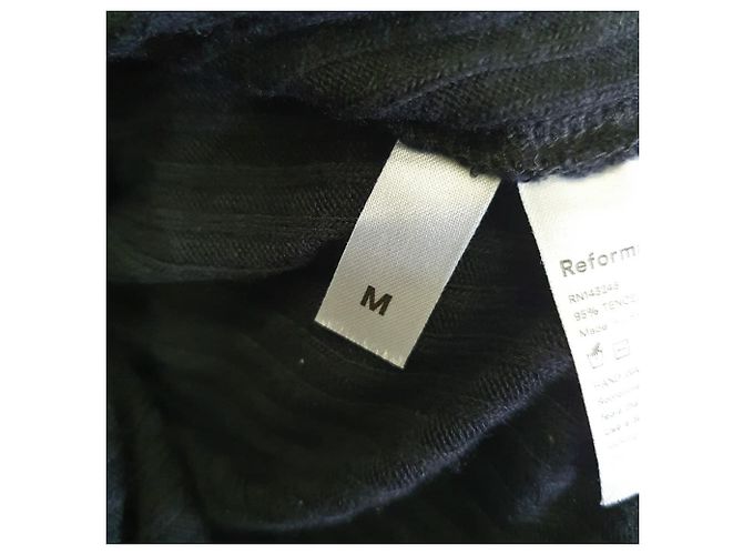 Reformation Jeans Gerippte Strickbluse aus schwarzem Tencel - Ansicht 5