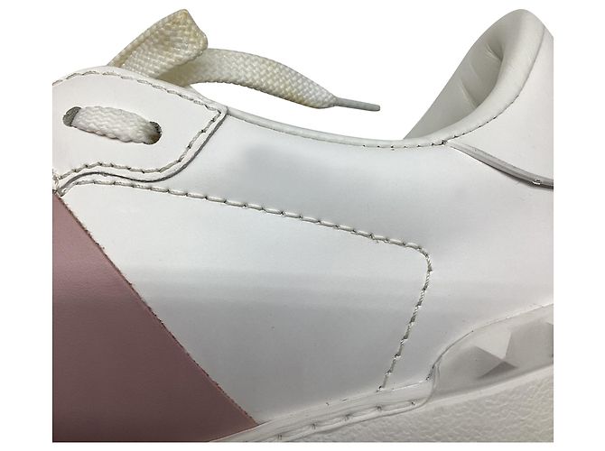 Valentino Garavani Sneakers basse Rockstud Valentino in pelle bianca Bianco - vista 11