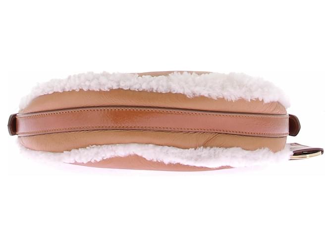 Prada Bolsa Arqué Small em couro e shearling Marrom - vista 6