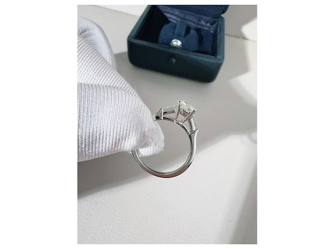 Graff Promise Three Stones Diamantring aus Platin Silber - Ansicht 2