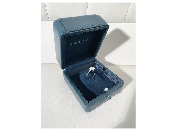 Graff Promise Three Stones Diamantring aus Platin Silber - Ansicht 5