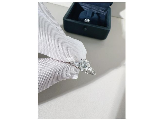 Graff Promise Three Stones Diamantring aus Platin Silber - Ansicht 7