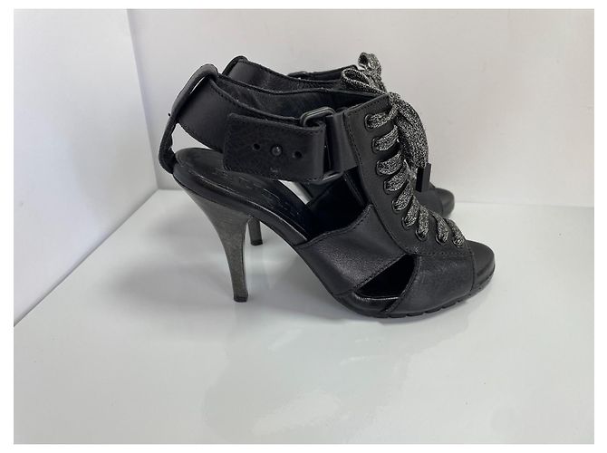 Burberry Sandali con tacco con lacci in pelle nera EU 37 Nero - vista 2
