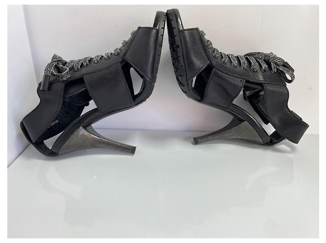 Burberry Sandali con tacco con lacci in pelle nera EU 37 Nero - vista 6