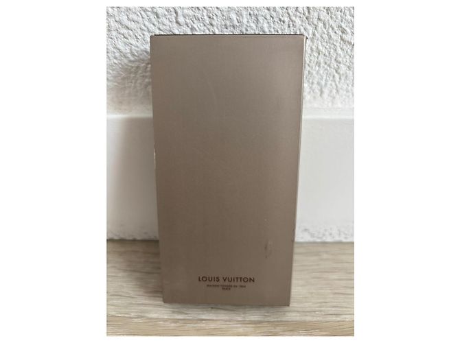 Louis Vuitton Flip-Book Tour Eiffel Castaño Beige - vista 2