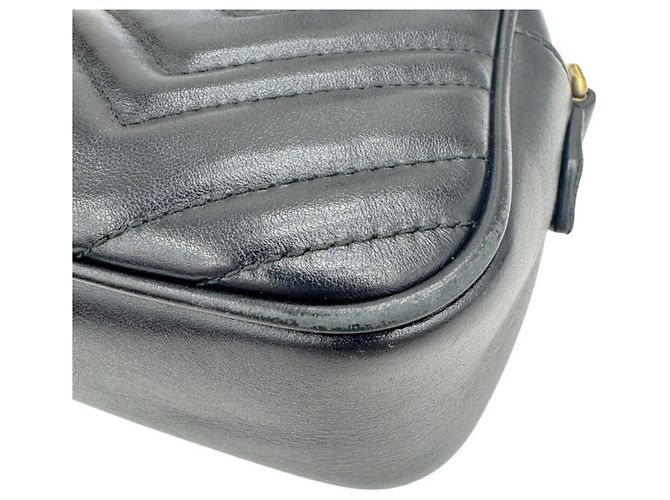 Pequena bolsa de ombro acolchoada GUCCI GG Marmont Preto - vista 7