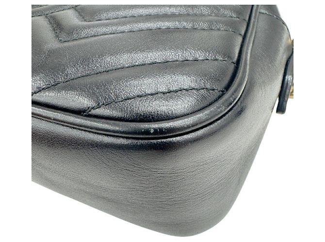 Pequena bolsa de ombro acolchoada GUCCI GG Marmont Preto - vista 8