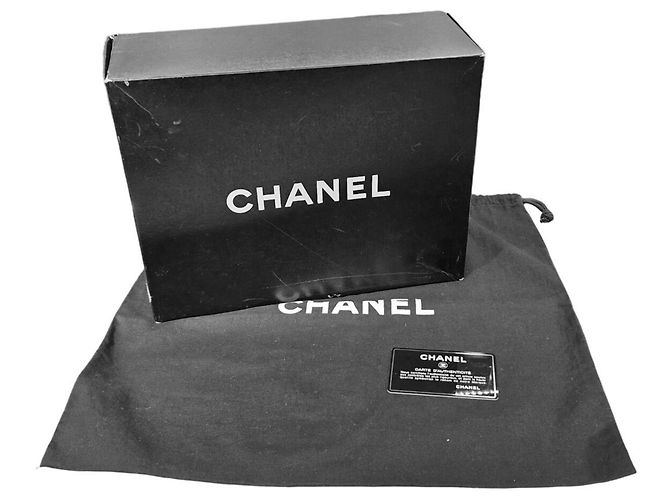 Borsa a tracolla Chanel A01112 Matelassé in pelle di agnello nera Nero - vista 17