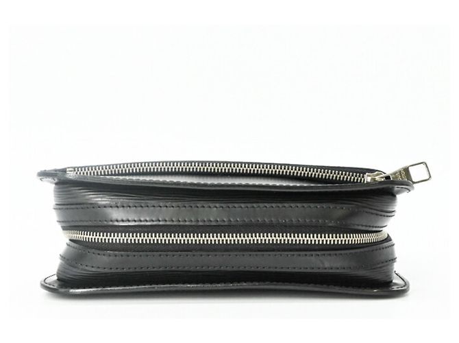 Clutch Louis Vuitton Epi Neo Oche Nero - vista 6