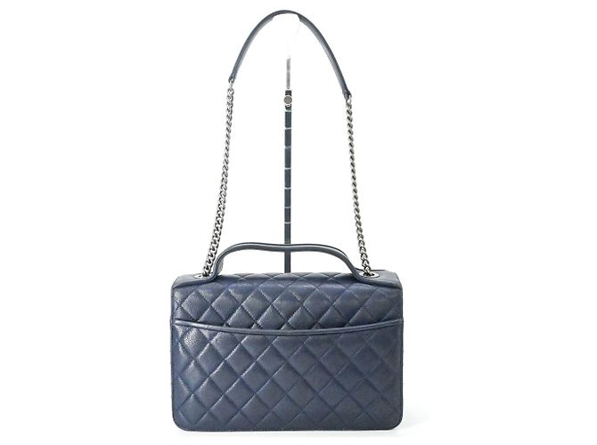 Borsa Chanel in pelle matelassé blu navy - vista 2
