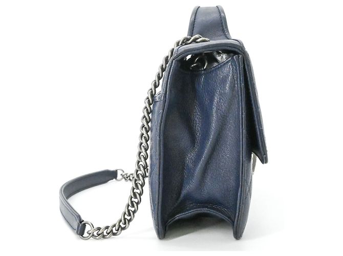 Borsa Chanel in pelle matelassé blu navy - vista 3