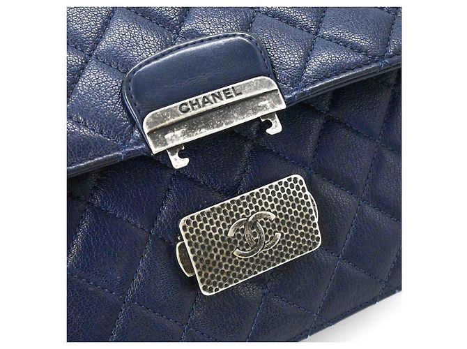 Borsa Chanel in pelle matelassé blu navy - vista 9