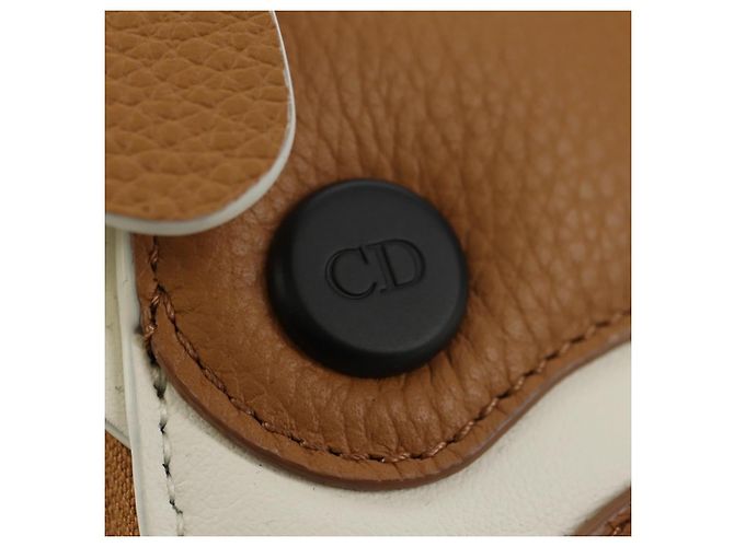Pochette Portafoglio in Pelle Christian Dior Bobby Beige Argento Auth 181779SM - vista 20