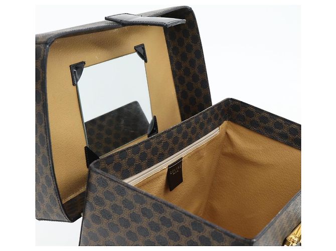 Céline CELINE Beauty Case Macadam Canvas Vanity Horse Carriage PVC Pelle Nera Autentica 182779V Nero D'oro - vista 18
