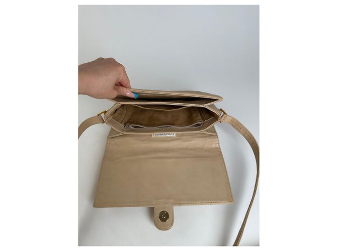 Borsa a tracolla vintage Givenchy in pelle trapuntata beige e oro - vista 3