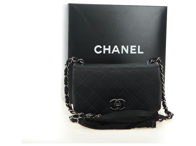 Borsa a tracolla con catena CHANEL Cosmos Line in pelle di agnello nera e argento CC Auth 181582SM Nero - vista 12
