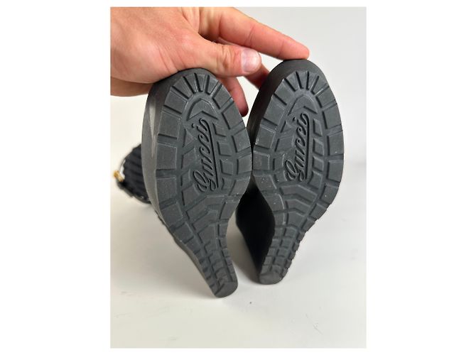 Botas de cano curto de malha e couro vintage Gucci pretas e douradas EU37 Preto - vista 12