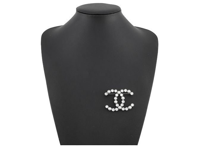 Timeless Spilla in metallo nero Chanel con logo Coco - vista 4