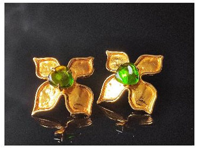 Christian Lacroix Orecchini a fiore in metallo dorato e cabochon verde D'oro - vista 2
