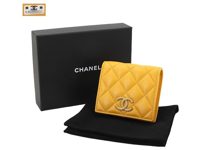 Cartera Pequeña Matelassé Chanel Amarillo Mostaza - vista 2