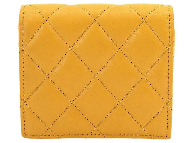 Cartera Pequeña Matelassé Chanel Amarillo Mostaza - vista 3