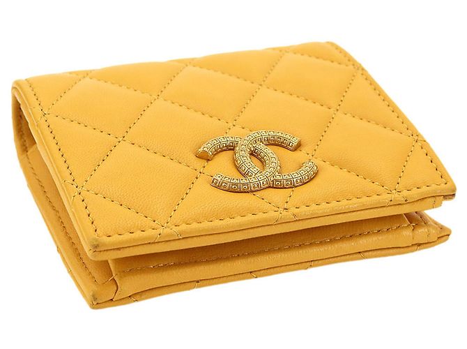 Cartera Pequeña Matelassé Chanel Amarillo Mostaza - vista 5
