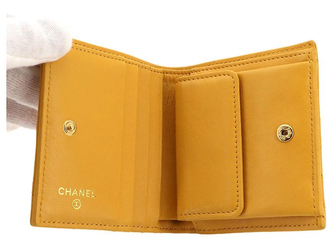 Cartera Pequeña Matelassé Chanel Amarillo Mostaza - vista 6
