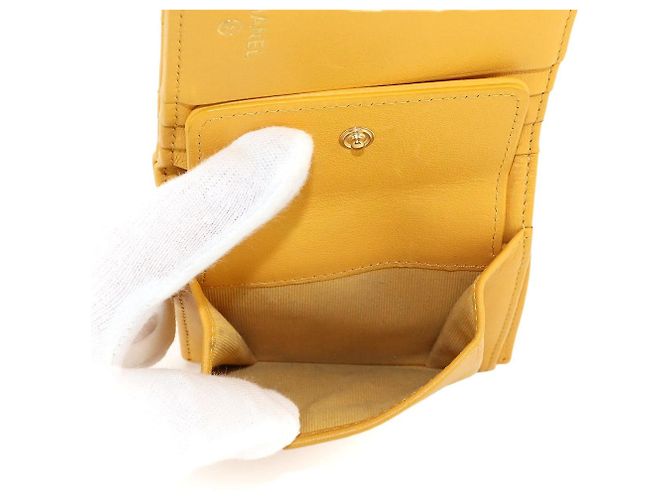 Cartera Pequeña Matelassé Chanel Amarillo Mostaza - vista 7