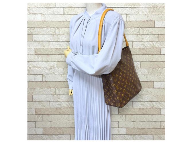 Borsa a Spalla Louis Vuitton Looping GM Monogram Marrone - vista 2
