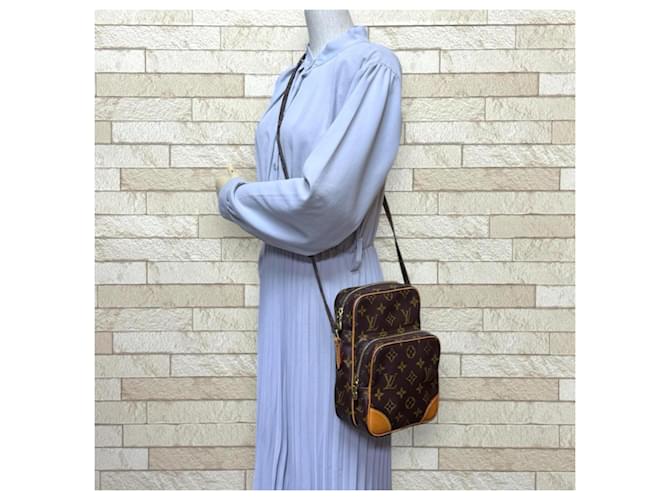 Borsa a tracolla Louis Vuitton Amazon Monogram Marrone - vista 2