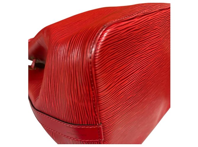 Noe Borsa a Spalla Louis Vuitton Petit Noé Epi Rosso - vista 11