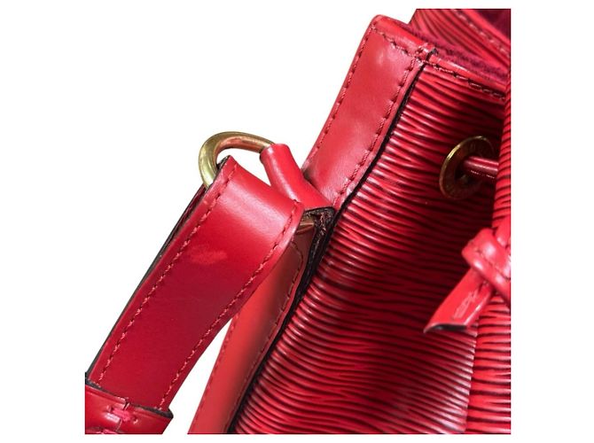 Noe Borsa a Spalla Louis Vuitton Petit Noé Epi Rosso - vista 12