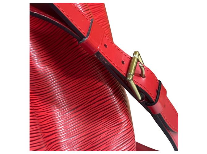 Noe Borsa a Spalla Louis Vuitton Petit Noé Epi Rosso - vista 14