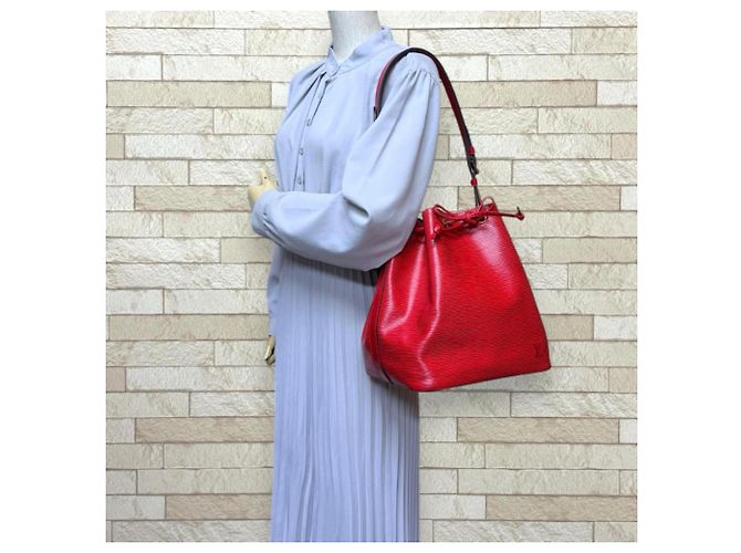 Noe Borsa a Spalla Louis Vuitton Petit Noé Epi Rosso - vista 2