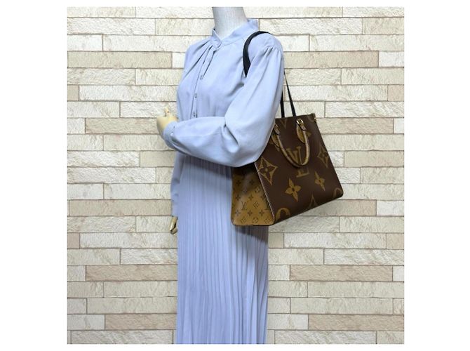 Borsa Tote Louis Vuitton OnTheGo MM Monogram Giant Marrone - vista 2